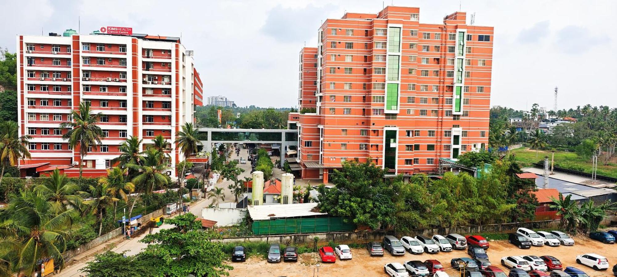 Royal International Hotel Trippapur Bagian luar foto